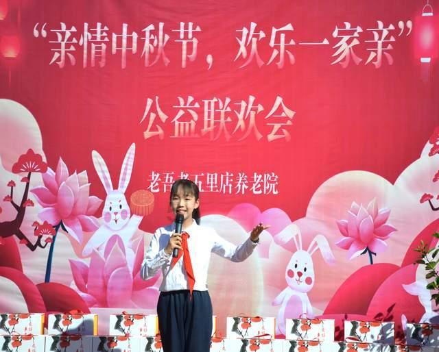 那些无法复刻的瞬间,轮椅男孩被高高举起,像余华举起了他的铁生